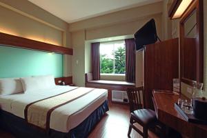 Postel nebo postele na pokoji v ubytování Microtel by Wyndham Baguio