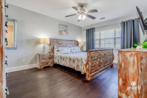 a bedroom with a bed and a ceiling fan at Vitamin Sea 0.6 miles to beach, monthly disc in Destin