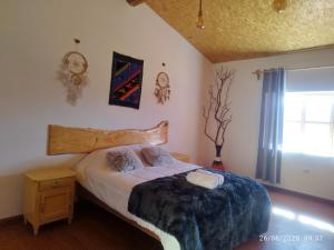 a bedroom with a bed and a window at Casa rural mirador wilcacocha in Huaraz