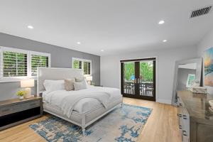 Katil atau katil-katil dalam bilik di 2 Masters Heated Pool Near Beach & Atl Ave! +50 gambar