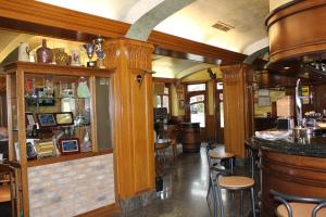 a bar in a restaurant with a counter and stools at Hotel Villa de Larraga in Larraga