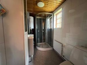 Et badeværelse på 5 person holiday home in Bredaryd