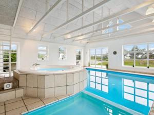 Bazén v ubytování 4 star holiday home in Harboøre nebo v jeho okolí