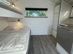 una piccola camera con un letto in una piccola stanza di 4 star holiday home in Skummeslövsstrand a Skummeslövsstrand
