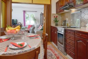 Köök või kööginurk majutusasutuses Vila Magnolia