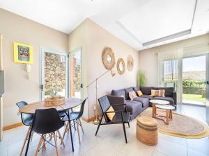 Posezení v ubytování Villa in Salobre Golf with Private Pool