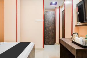 Postel nebo postele na pokoji v ubytování Super Hotel O MOHAR KUNJHA
