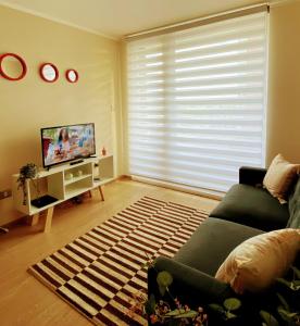TV a/nebo společenská místnost v ubytování Departamento 2 habitaciones