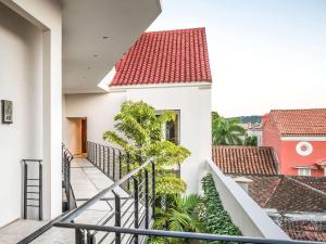 Rõdu või terrass majutusasutuses Hotel Boutique Bovedas de Santa Clara By Accor