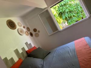 Postel nebo postele na pokoji v ubytování La Chambre Efrika