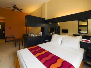 En eller flere senge i et værelse på Microtel by Wyndham Davao