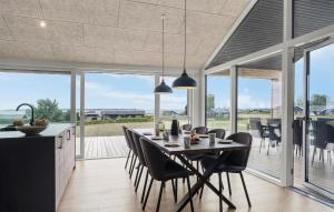 Balkoni atau teres di Gorgeous Home In Faaborg With Wifi