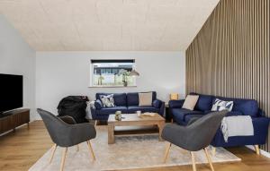 Ruang duduk di Gorgeous Home In Faaborg With Wifi