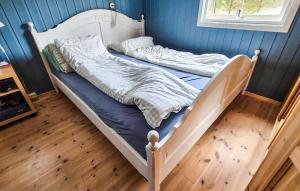 a bedroom with two beds in a blue wall at 2 Bedroom Amazing Home In Agdenes in Fremstad