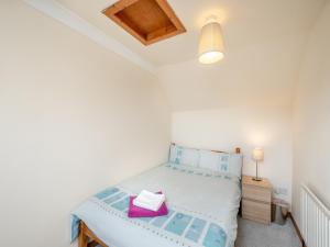 En eller flere senge i et værelse på Stonefield Farm Cottage + 11 billeder