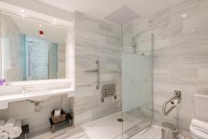 A bathroom at BiBo Suites Oro del Darro