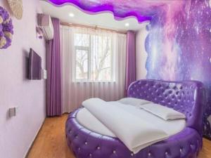 a purple bedroom with a purple couch and a window at PAI Hotel Shijiazhuang Luquan Zoo in Luquan +42 photos