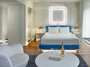 Postel nebo postele na pokoji v ubytování Mondrian Los Angeles