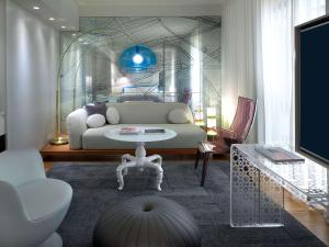 Posezení v ubytování Mondrian Los Angeles