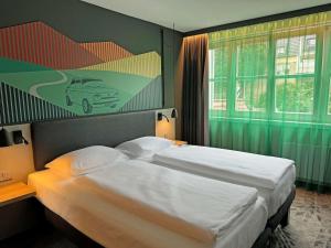 Postel nebo postele na pokoji v ubytování ibis Styles Neckarsulm