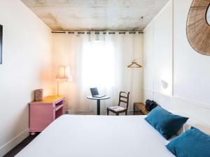 Postel nebo postele na pokoji v ubytování Greet Hotel Limoges Nord