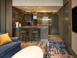 Grand Mercure Imperial Palace Seoul Gangnamにあるキッチンまたは簡易キッチン