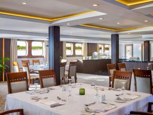 Restaurace v ubytování Mövenpick Royal Lily Nile Cruise, Every Monday Four Nights From Luxor, Every Friday Three Nights From Aswan - Including Excursions & Sightseeing