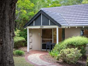 Bayview Geographe Resort外面的花园