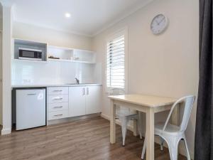 Bayview Geographe Resort的厨房或小厨房