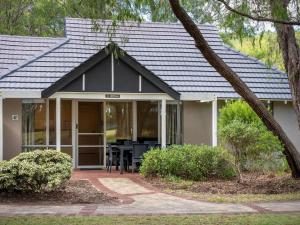 Bayview Geographe Resort外面的花园