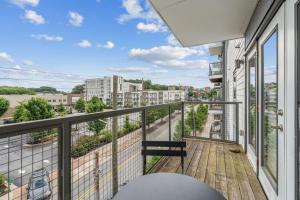 a balcony with a bench and a view of a city at Reynoldstown Lux 2BR, Rooftop Deck, Near Beltline & Downtown, Free Parking in Atlanta
