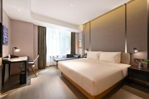 Postel nebo postele na pokoji v ubytování Atour Hotel Dalian Hi-tech Zone