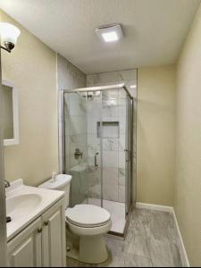 Ένα μπάνιο στο Private Room "Evergreen" by UW