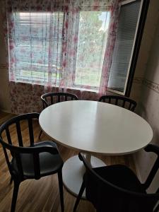 Gambar di galeri bagi Cozy tow bed rooms apartment Älmhult mocklen lake di Herräng +18 gambar