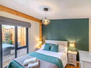 Letto o letti in una camera di Celyn - Uk40258