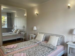 Posteľ alebo postele v izbe v ubytovaní Apartamenty Przy Plaży Gdynia Orłowo