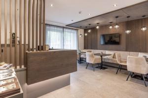 A television and/or entertainment centre at Vizensn Living