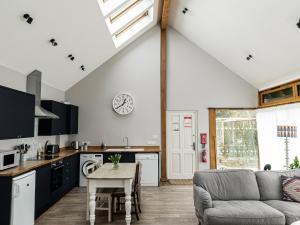 Afbeelding uit fotogalerij van The Barn At Daubeneys in Colerne