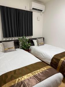 Postel nebo postele na pokoji v ubytování CONDOMINIUM Yomitan 蔵