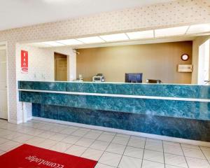 Ο χώρος του λόμπι ή της ρεσεψιόν στο Econo Lodge +95 φωτογραφίες