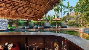 Bazén v ubytování La Residence Blanc D' Angkor nebo v jeho okolí