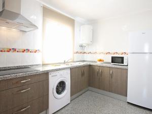 Kuchyň nebo kuchyňský kout v ubytování AReH Apartamentos