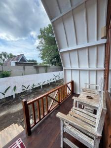 Balkón nebo terasa v ubytování KABY Bungalows