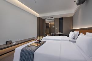 Rúm í herbergi á All-weather Hotel Wutian Old Street Branch