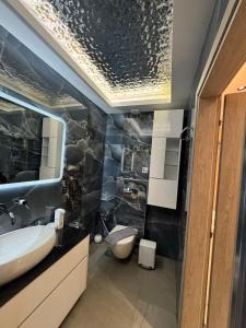 Et badeværelse på Callie luxury apartments + 38 billeder