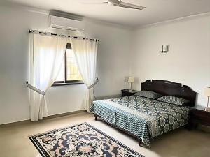 En eller flere senge i et værelse på Home away from Home