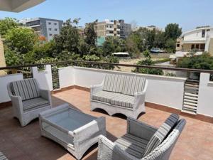 En balkon eller terrasse på Home away from Home