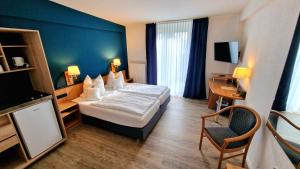 Postel nebo postele na pokoji v ubytování Hotel Zur Mühle + 17 fotografií