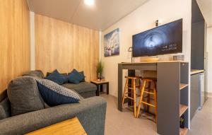 Televisyen dan/atau pusat hiburan di Stunning Home In Tkon