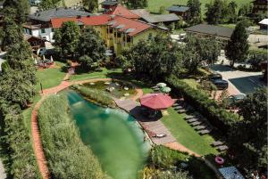 Bazén v ubytování Lerchs Landhotel nebo v jeho okolí